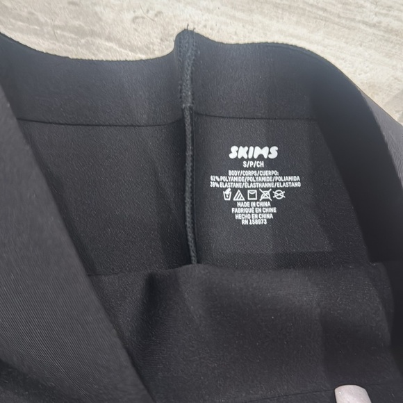 SKIMS BODY CORE SCULPT HIGH-WAISTED SHORT size Large - Picture 10 of 10